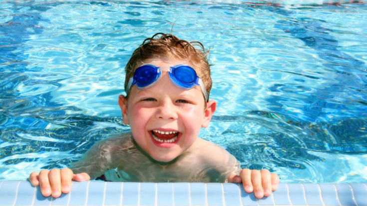 Mùa hè sắp đến, phụ huynh cần lưu ý những gì khi cho trẻ đi bơi?