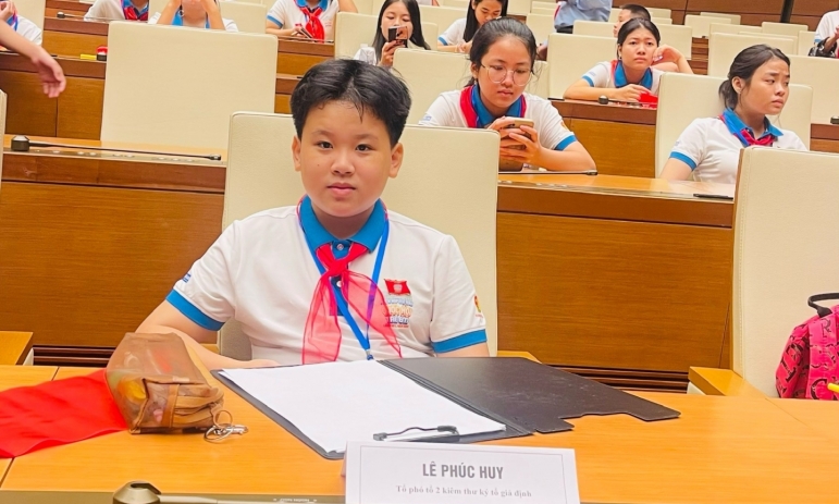 Nam sinh lớp 8 năng nổ tại 'Quốc hội trẻ em' và sáng kiến đặc biệt giữ gìn tiếng Việt