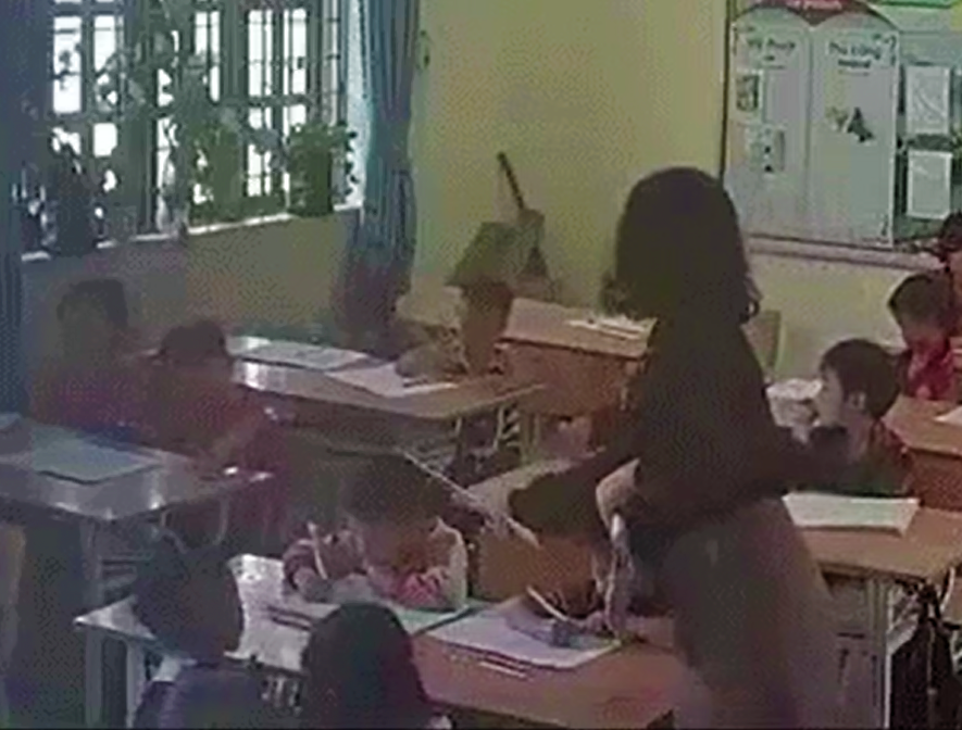 Lào Cai: Tạm đình chỉ cô giáo dùng thước đánh vào đầu học sinh lớp 1