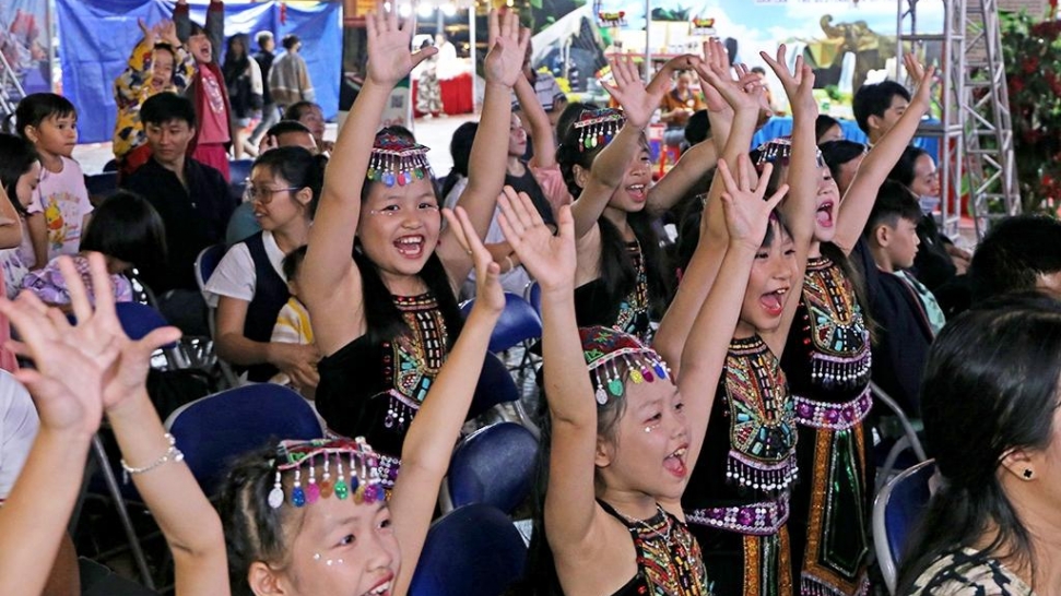 Đắk Lắk: Chương trình nghệ thuật 'Niềm vui gia đình' rộn ràng trong Ngày hội Gia đình Việt Nam 2025