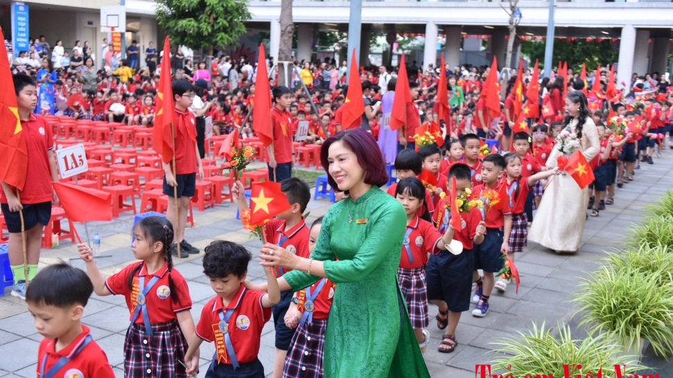 Trường Tiểu học Kim Đồng khai giảng năm học mới: Rộn ràng tiếng cười, lan tỏa yêu thương